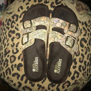 White Mountain Footbeds Helga leather sandal.